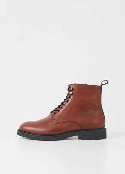 ALEX M BOOTS