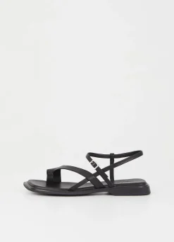 IZZY SANDALER